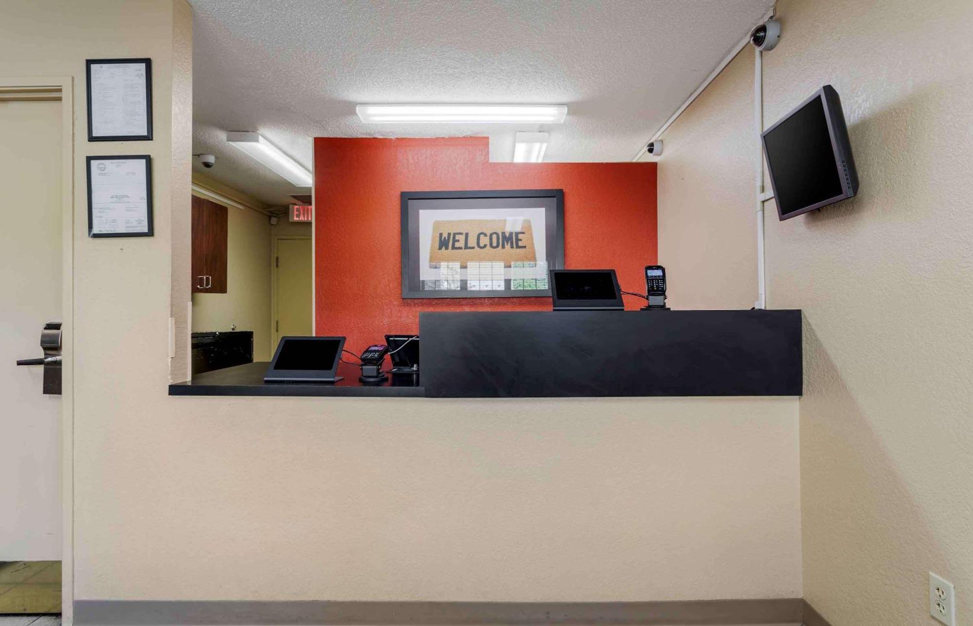 Extended Stay America Select Suites - Greensboro - Wendover Ave - Big Tree Way Екстер'єр фото