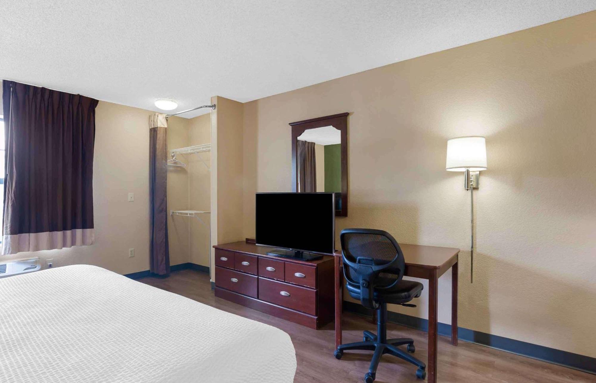 Extended Stay America Select Suites - Greensboro - Wendover Ave - Big Tree Way Екстер'єр фото