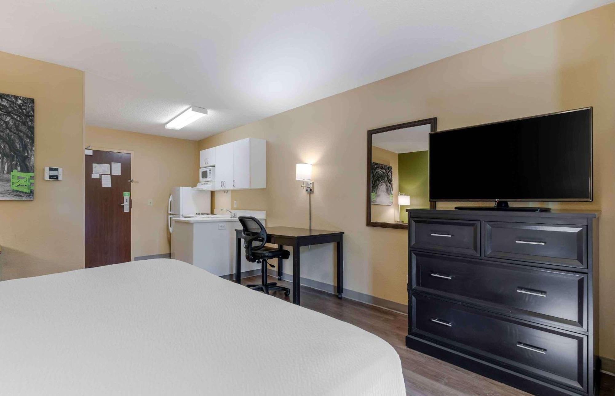 Extended Stay America Select Suites - Greensboro - Wendover Ave - Big Tree Way Екстер'єр фото