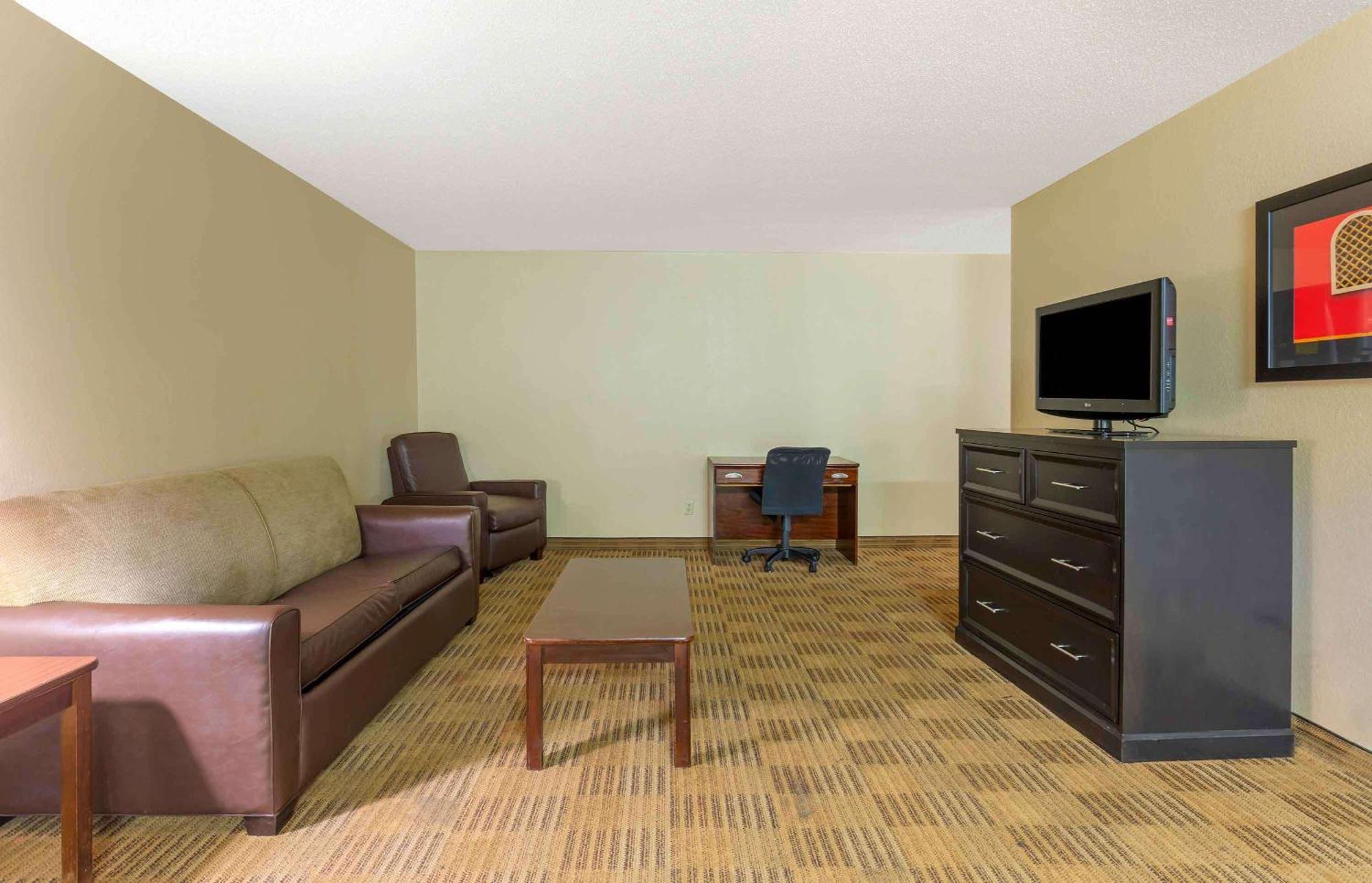 Extended Stay America Select Suites - Greensboro - Wendover Ave - Big Tree Way Екстер'єр фото