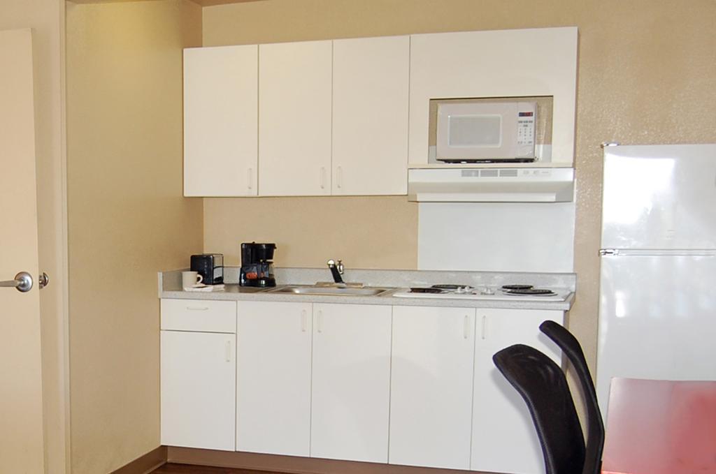 Extended Stay America Select Suites - Greensboro - Wendover Ave - Big Tree Way Екстер'єр фото
