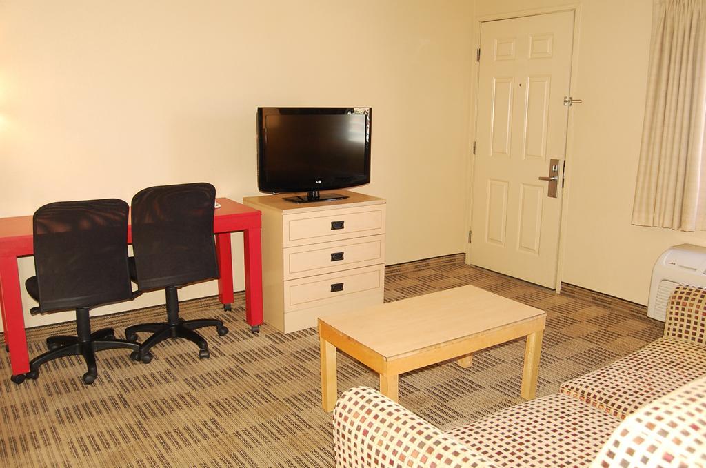 Extended Stay America Select Suites - Greensboro - Wendover Ave - Big Tree Way Екстер'єр фото