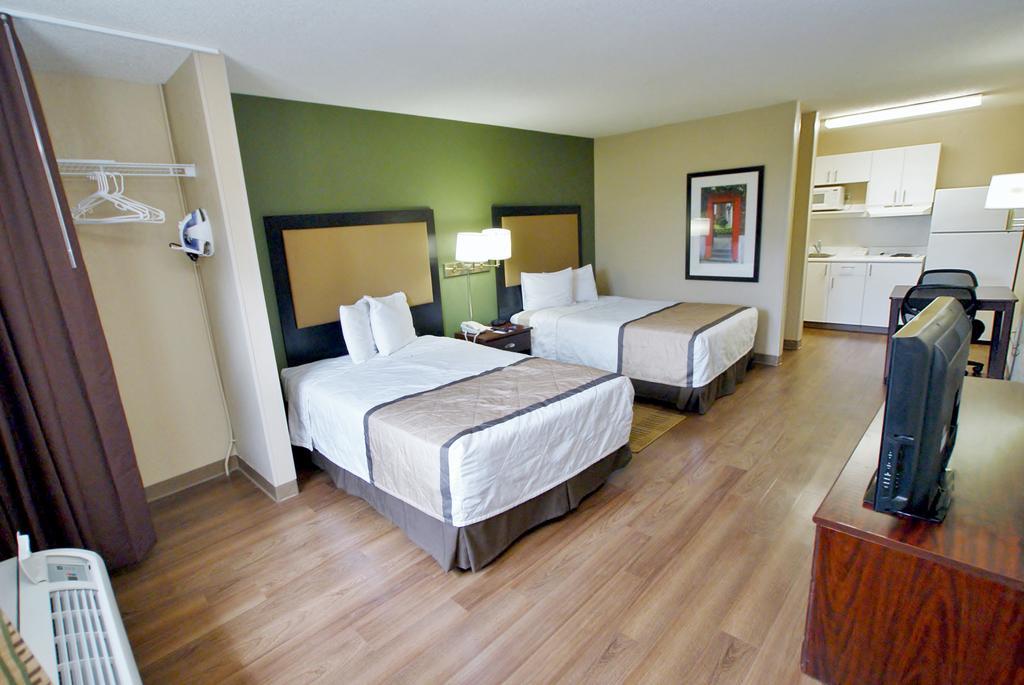 Extended Stay America Select Suites - Greensboro - Wendover Ave - Big Tree Way Екстер'єр фото
