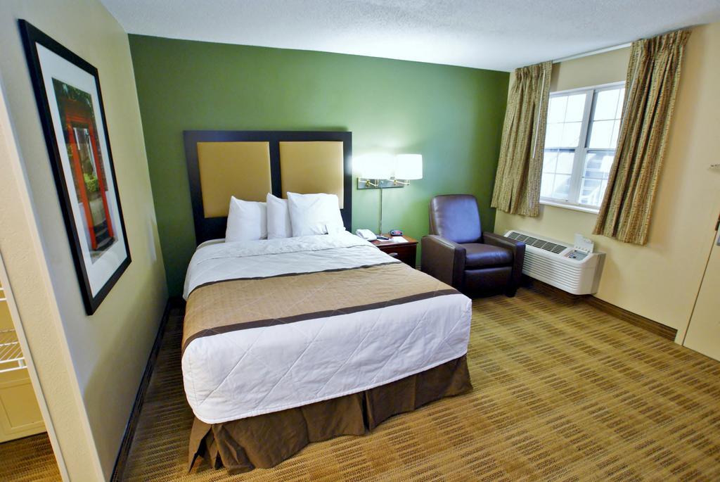 Extended Stay America Select Suites - Greensboro - Wendover Ave - Big Tree Way Екстер'єр фото