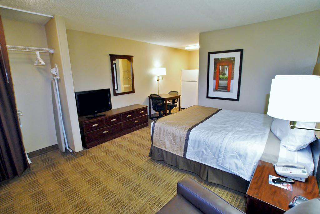 Extended Stay America Select Suites - Greensboro - Wendover Ave - Big Tree Way Екстер'єр фото