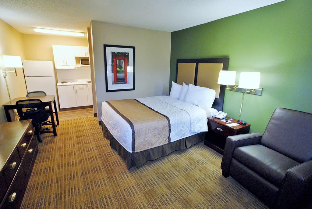 Extended Stay America Select Suites - Greensboro - Wendover Ave - Big Tree Way Екстер'єр фото